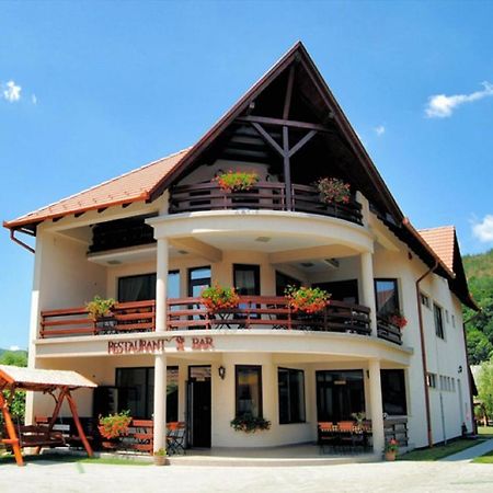 Csatári Pensiune Praid Exterior foto