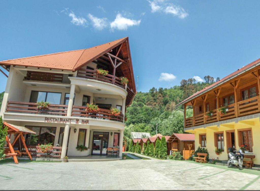 Csatári Pensiune Praid Exterior foto