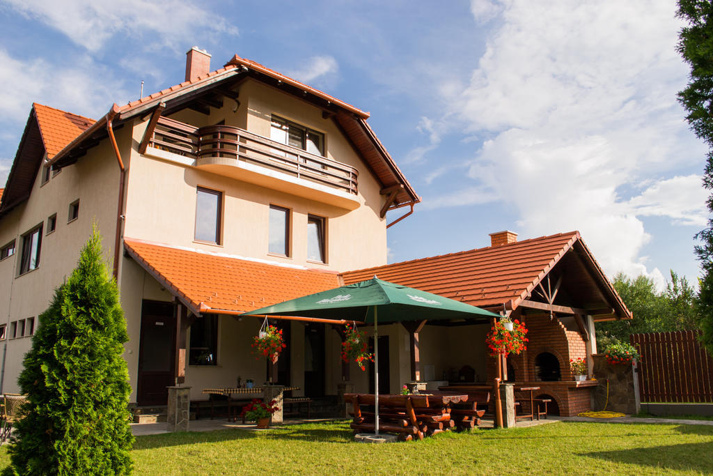 Csatári Pensiune Praid Exterior foto